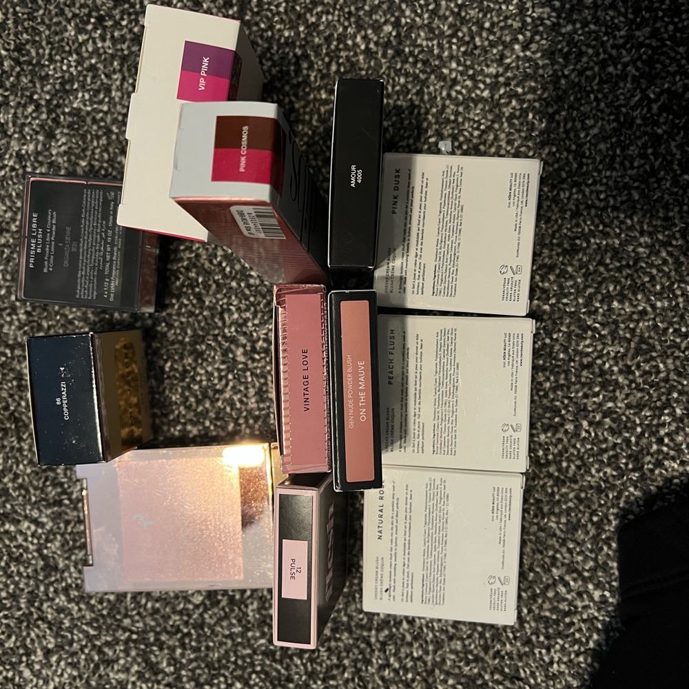 Assorted Makeup Collection - Picture 4 of 13